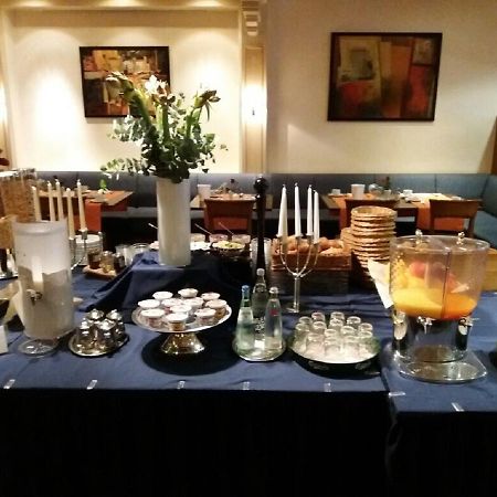ホテル ラインテラッセ ベンラート デュッセルドルフ エクステリア 写真